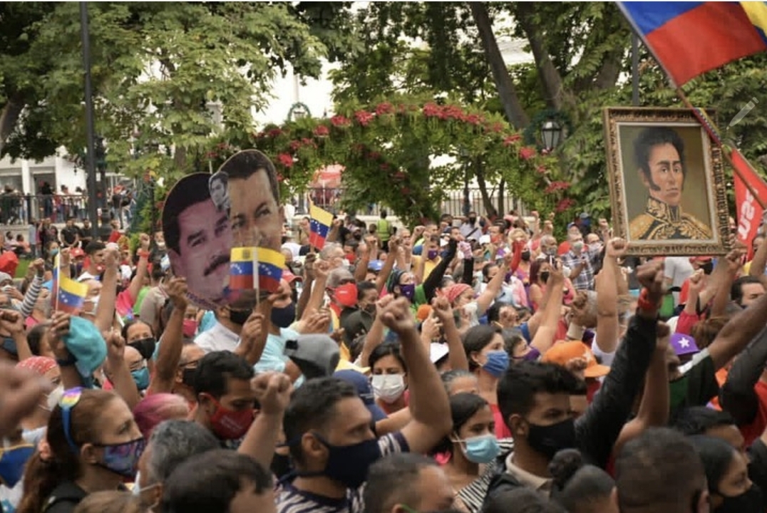 ¡Gloria al Bravo Pueblo!