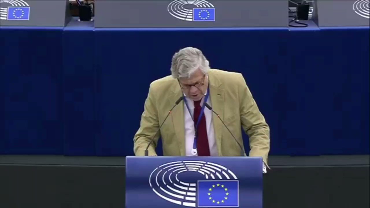La infamia de los fascistas en el Parlamento Europeo.